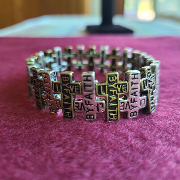 Vintage "Live By Faith" Cross Stretch Bracelet – Inspirational Christian Jewelry - Picture 6 of 7
